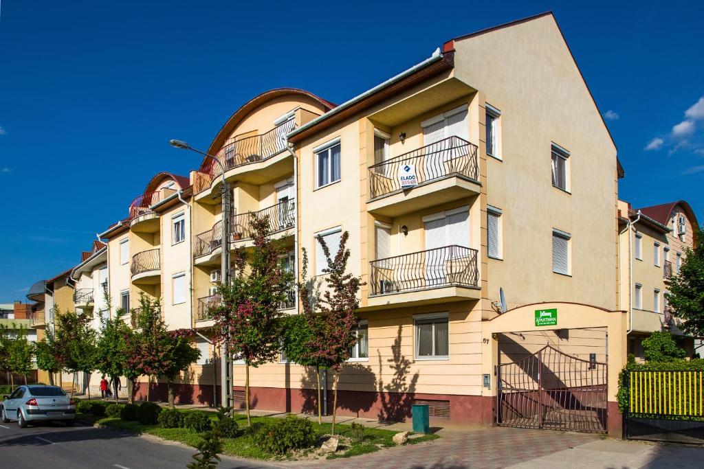 Lux Apartmanok Hajdúszoboszló Habitación foto